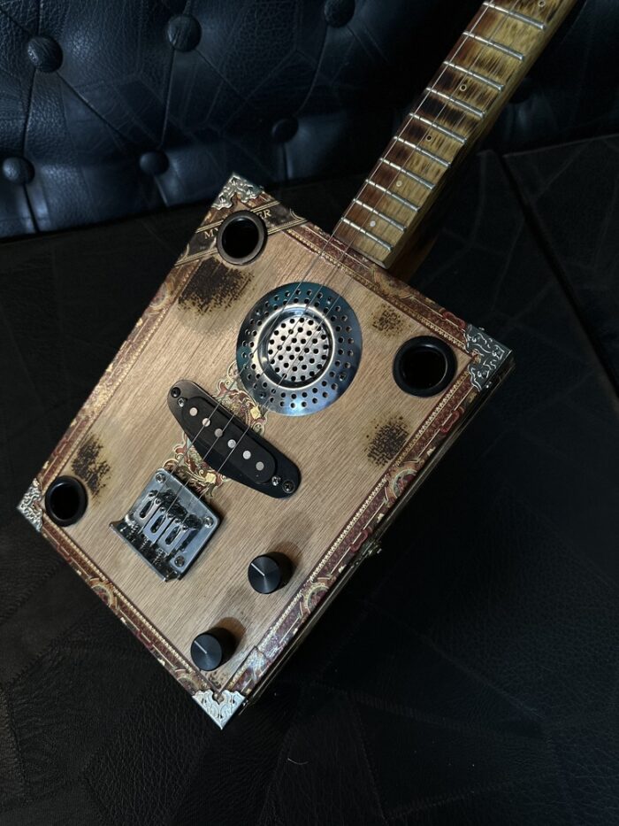 Flor de Las Antilhas Light Burned Resonator