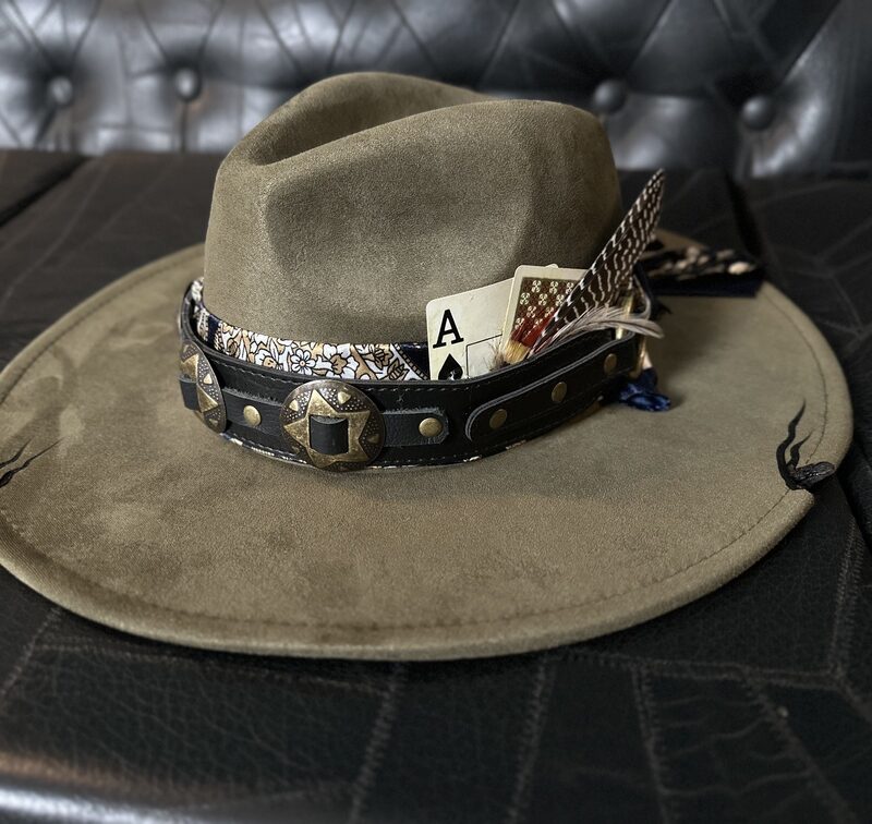 Chapéu Fedora Customizado verde army selaria ouro velho TAM 58