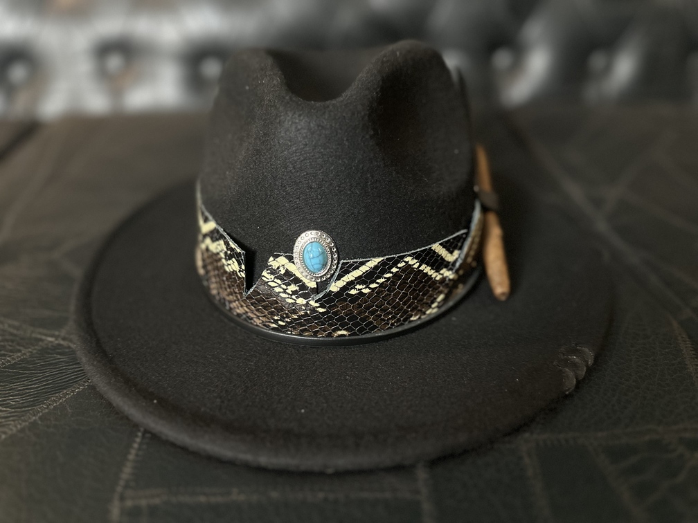 Chapéu estilo western unisex em feltro customizado BLACK CHICAGO tamanho 56 - Imagem 2