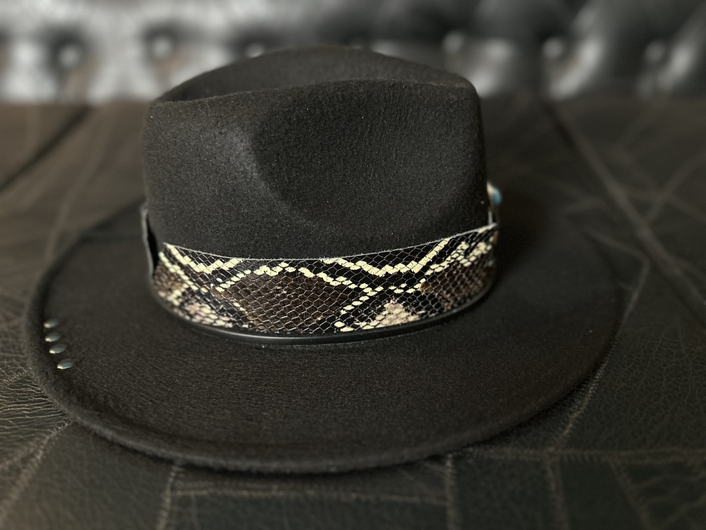 Chapéu estilo western unisex em feltro customizado BLACK CHICAGO tamanho 56 - Imagem 3