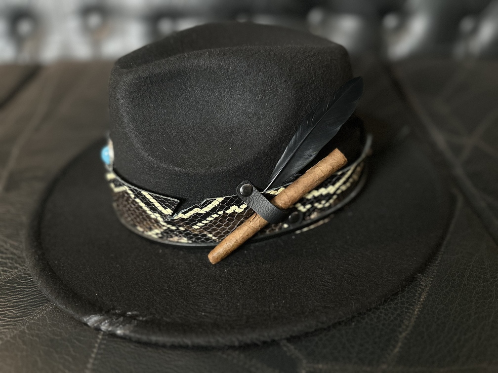 Chapéu estilo western unisex em feltro customizado BLACK CHICAGO tamanho 56 - Imagem 5