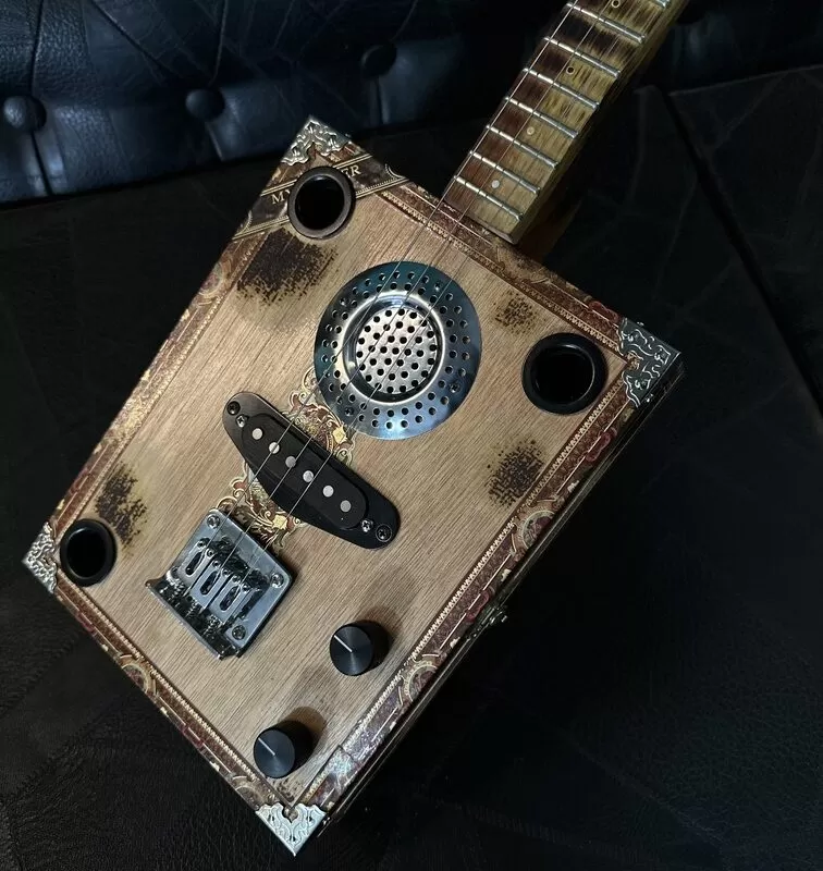 Flor de Las Antilhas Light Burned Resonator